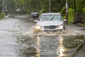 carro_inundacion