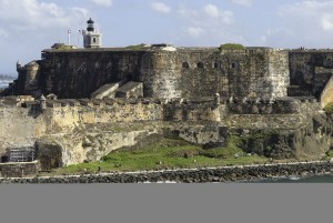 El Castillo San Felipe del Morro, en San Juan de Puerto Rico, fue construido por los españoles en siglo XVI, y su propósito original era proteger la bahía de la capital puertorriqueña de los enemigos que llegaban por el mar. Fue usado como prostíbulo por los ibéricos. Tiene túneles, cañones, muros grandes y faro.