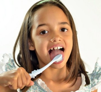 Evita las náuseas al cepillarte la lengua