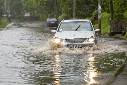 En caso de inundación, haz efectivo el seguro de tu coche