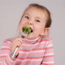 ¿Cómo hacer que mi hijo coma verduras?