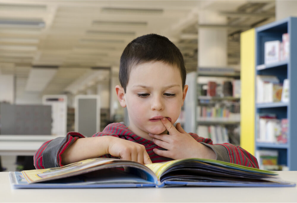 ¿Cómo ayudar a mi hijo a que aprenda a leer?