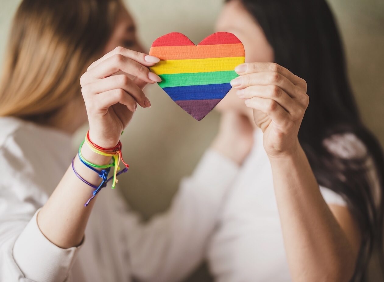 ¿A qué edad empiezan a tener sexo la comunidad LGBT+?