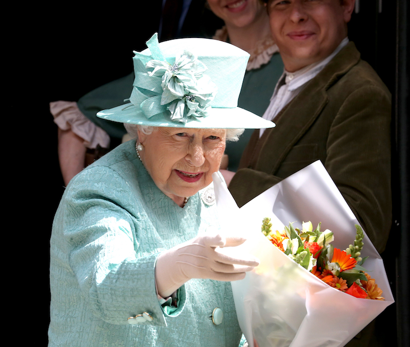 ¿La reina Isabel II con problemas económicos? pone en renta su casa