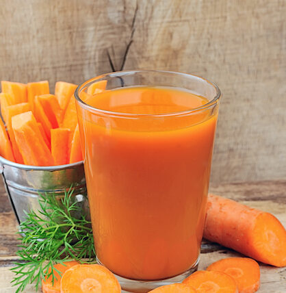 El jugo de zanahoria es muy refrescante.
